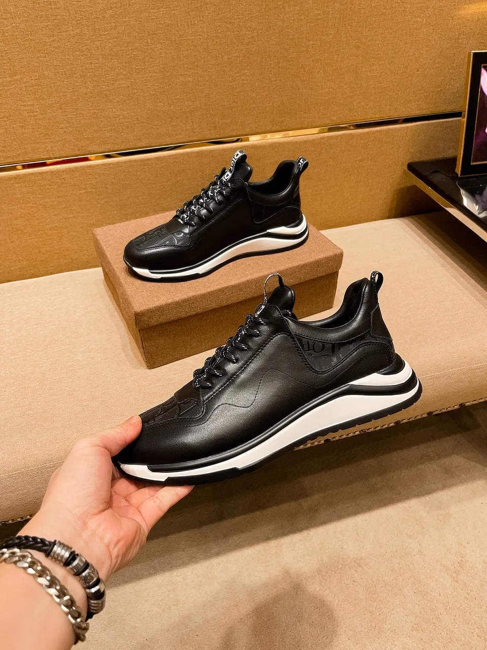 Men's shoes💰 420💰🔥[Dior]🔥High-end brand of men's shoes official website 1:1 latest masterpiece: the upper is made of Italian imported first-layer cowhide with a comfortable and breathable lining➕original non-slip and wear-resistant outsole🔥, making walking more convenient and comfortable! An exclusive new model, a stunning work, a beautiful 1:1 replica [color] compared to the official quality! Create a fashionable personality to set off your uniqueness! A must-have for trendy men! Classic🔥Size: Male 38-44 2⃣️colors available🔥